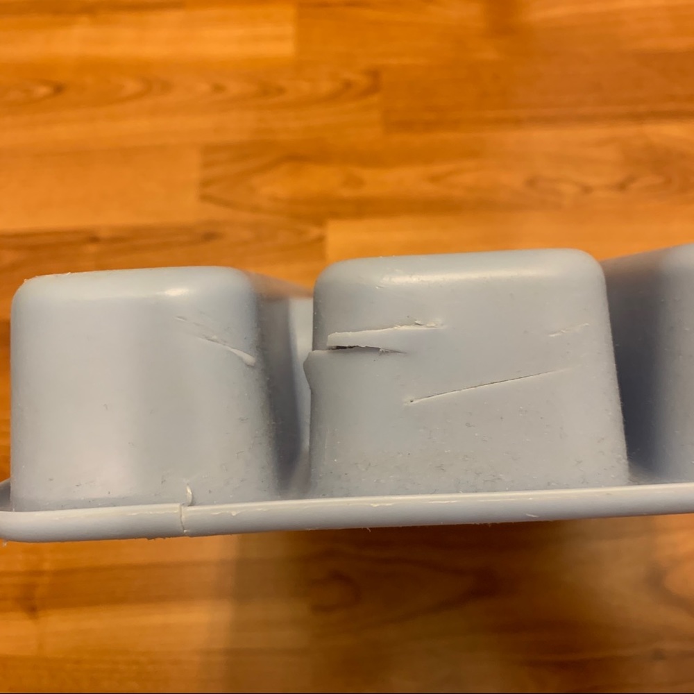 Free item: Rubbermaid drawer organizer - Picture 2 of 2